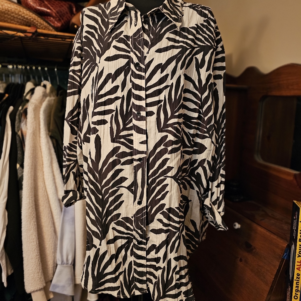 H & M Flowy oversized crinkled blouse Black/Cream beige XXL NWT